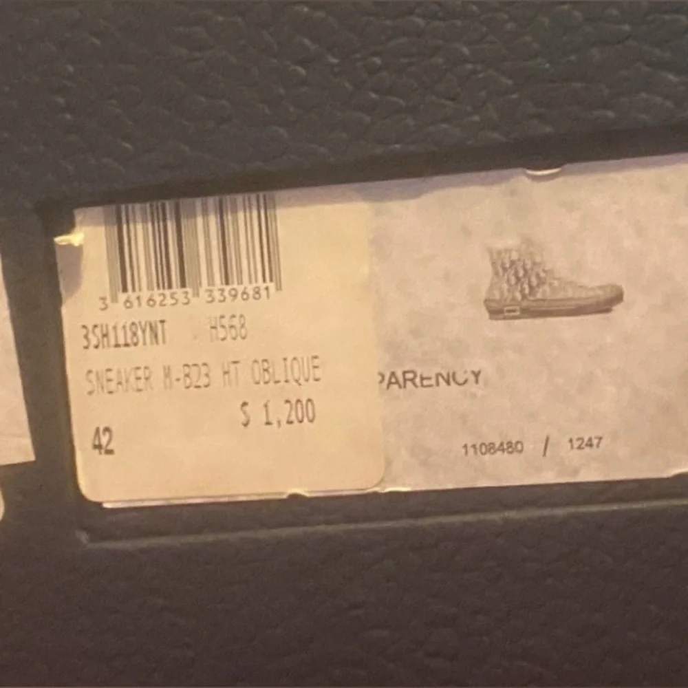 Only wore once and they have the extra laces. - Picture 3 of 3